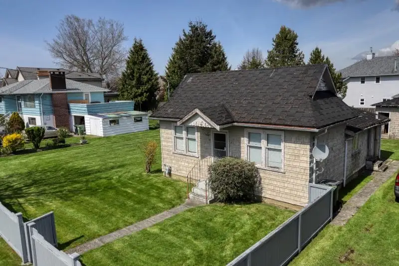 5211 MAPLE ROAD, Richmond BC V7E 1G2