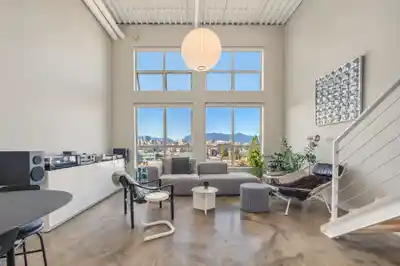 402 338 W 8TH AVENUE, Vancouver BC V5Y 3X2