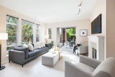 206 678 W QUEENS ROAD, North Vancouver BC V7N 2L3