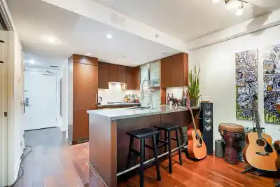 210 1055 RICHARDS STREET, Vancouver BC V6B 0C2