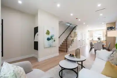2826 CHEYENNE AVENUE, Vancouver BC V5R 4R6
