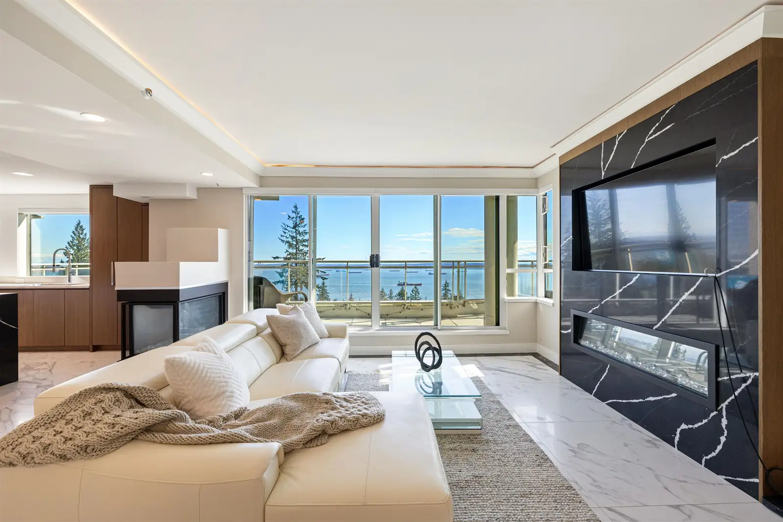701 3105 DEER RIDGE DRIVE, West Vancouver BC V7S 4W1