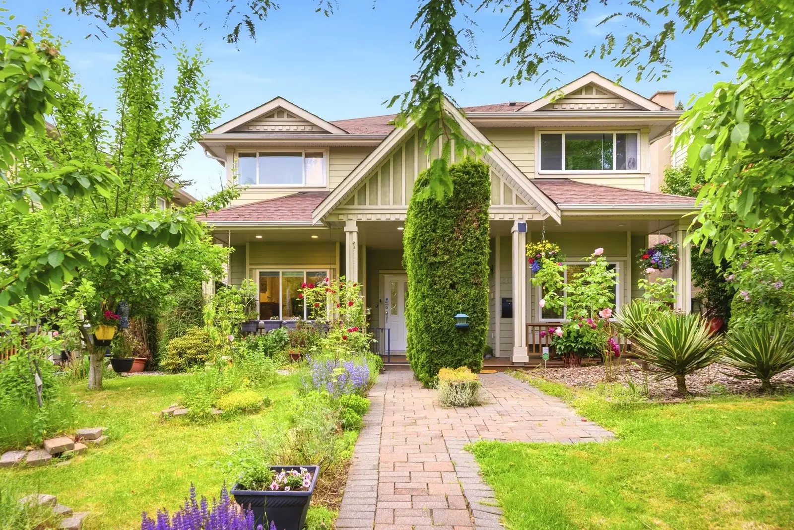 562 W KEITH ROAD, North Vancouver BC V7M 1M4