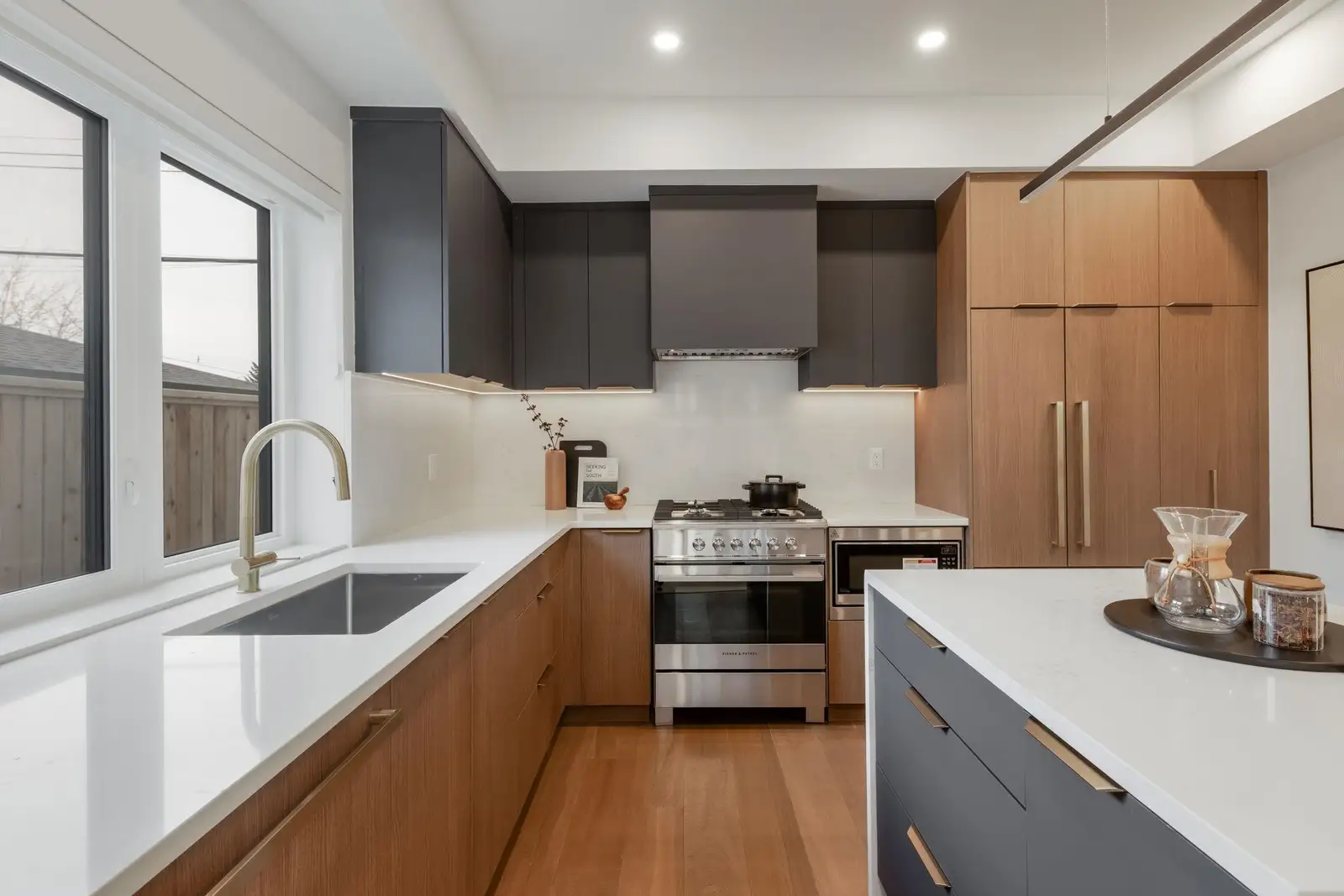 1 552 KASLO STREET, Vancouver BC V5K 3Z2