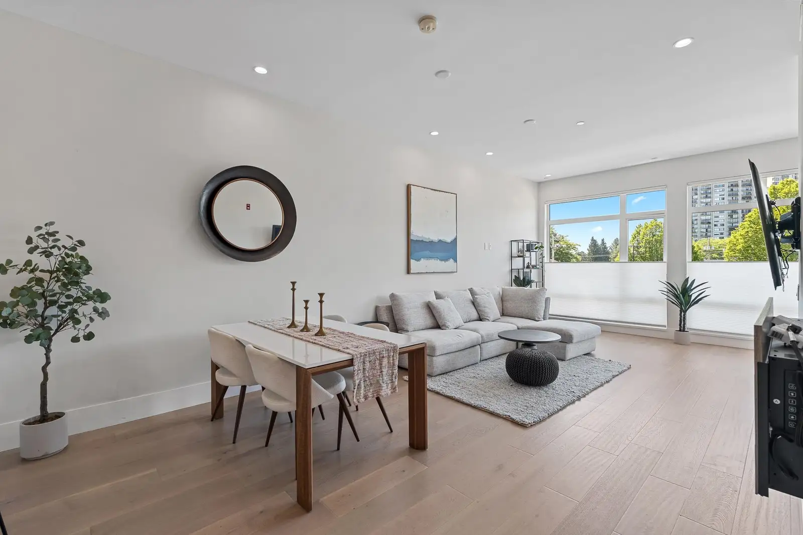 206 1591 BOWSER AVENUE, North Vancouver BC V7P 2Y4