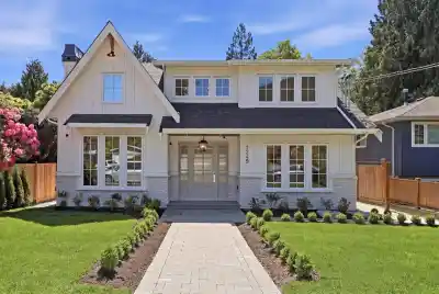 1249 FREDERICK ROAD, North Vancouver BC V7K 1J3
