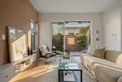 366 E 23RD AVENUE, Vancouver BC V5V 1X5
