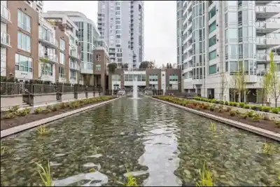 T19 1501 HOWE STREET, Vancouver BC V6Z 2P8