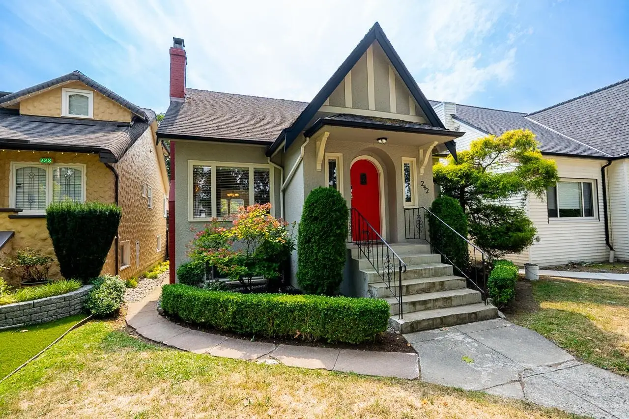 242 W 21ST AVENUE, Vancouver BC V5Y 2E5