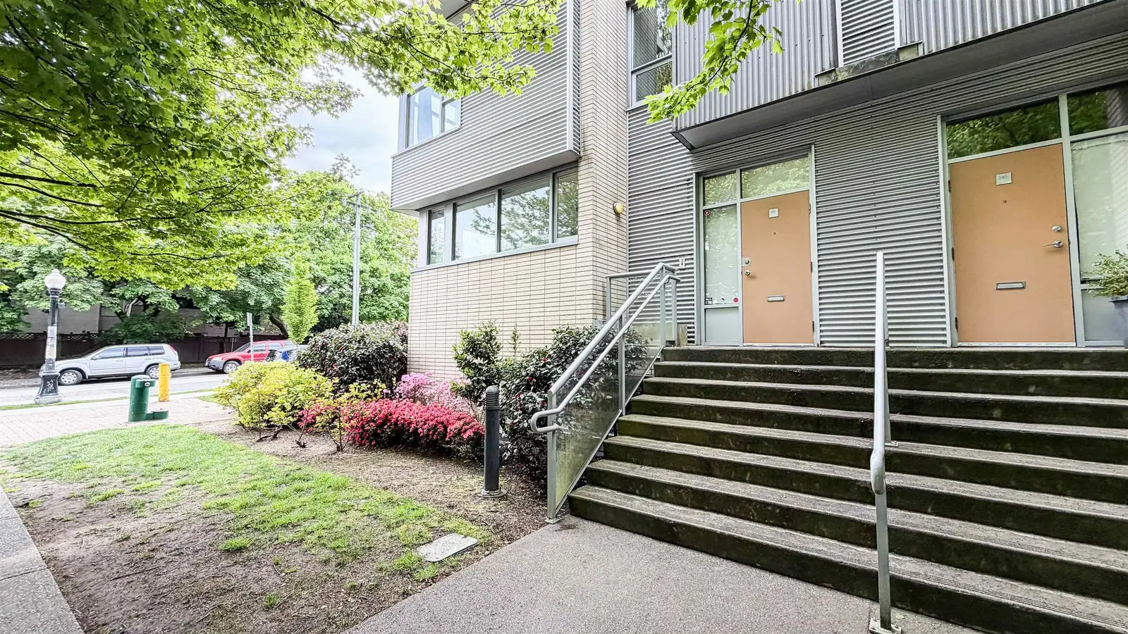 390 E 11TH AVENUE, Vancouver BC V5T 4V9