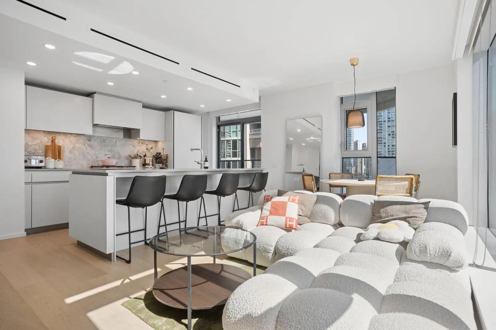 902 889 PACIFIC STREET, Vancouver BC V6Z 1C3