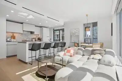 902 889 PACIFIC STREET, Vancouver BC V6Z 1C3