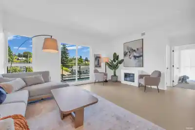 510 422 E 3RD STREET, North Vancouver BC V7L 0K1