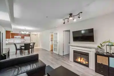 212 10088 148TH STREET, Surrey BC V3R 3M9