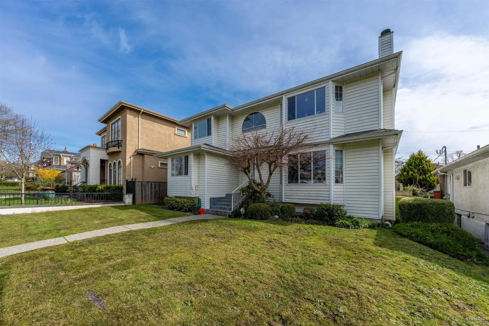 5592 ELIZABETH STREET, Vancouver BC V5Y 3J9