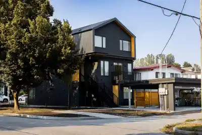 2 2995 ADANAC STREET, Vancouver BC V5K 2N4