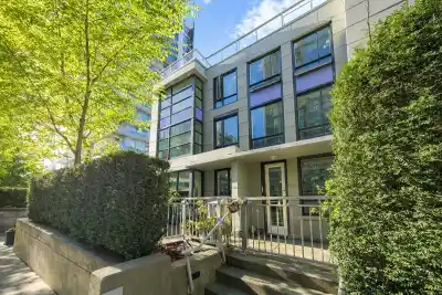156 W 1ST AVENUE, Vancouver BC V5Y 0H6