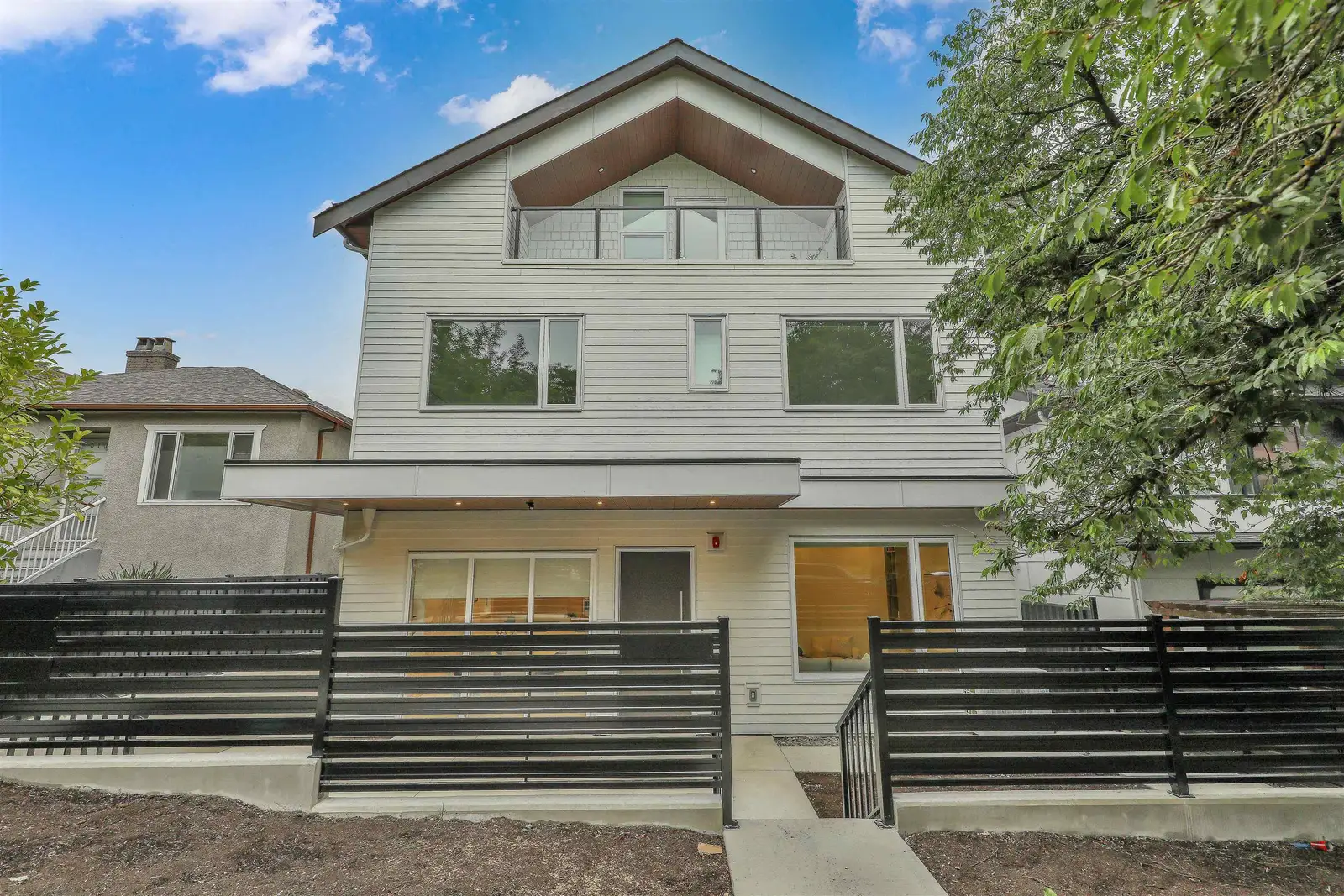 1 3185 GRAVELEY STREET, Vancouver BC V5K 3K7
