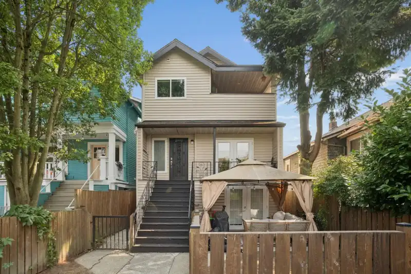 2890 W 8TH AVENUE, Vancouver