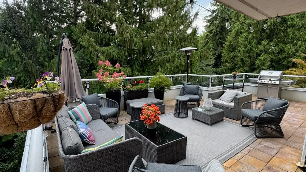8 2425 EDGEMONT BOULEVARD, North Vancouver BC V7P 2L2