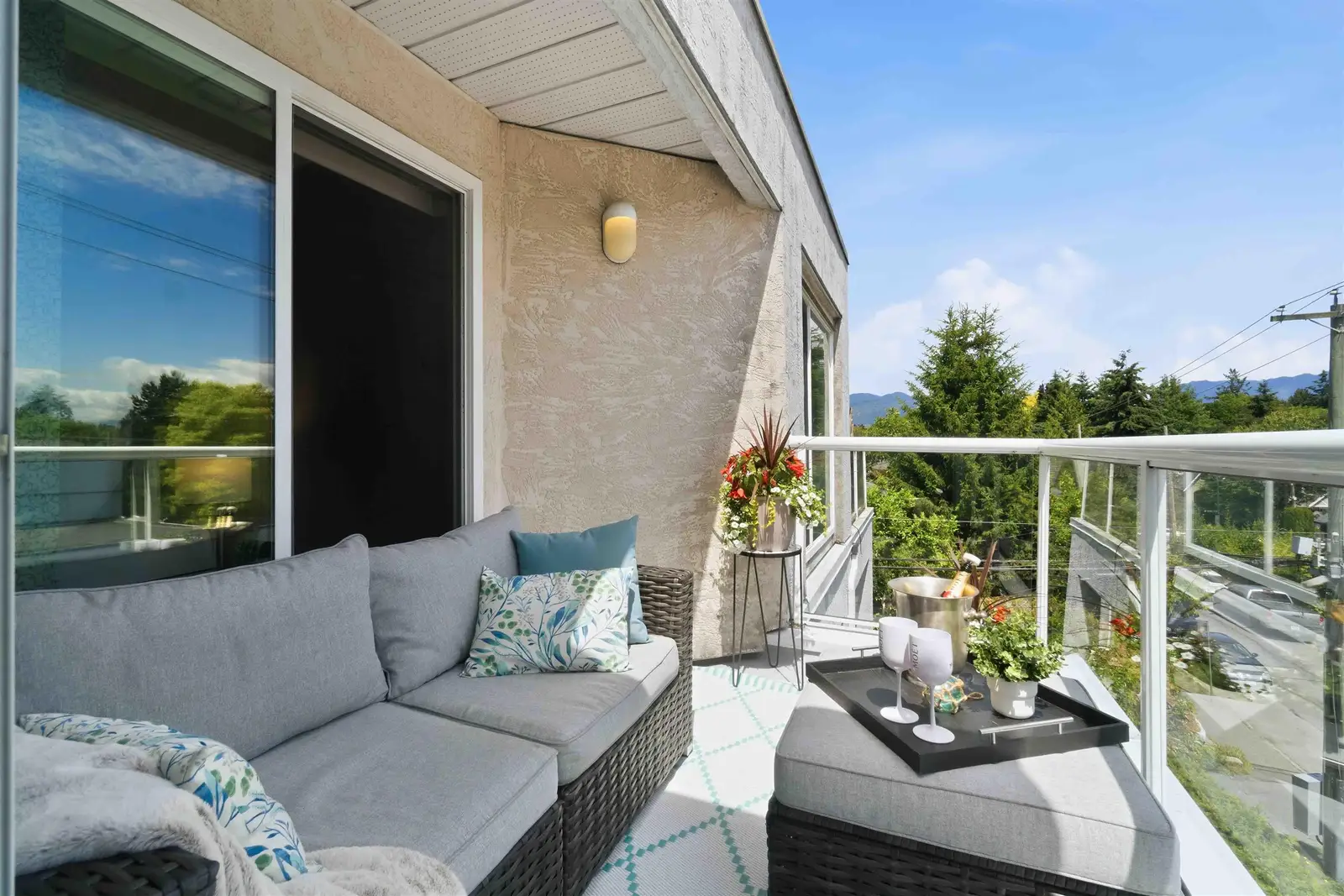 402 3505 W BROADWAY, Vancouver BC V6R 2B5