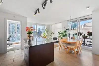 808 1199 SEYMOUR STREET, Vancouver BC V6L 2G5