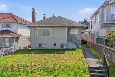 3090 KITCHENER STREET, Vancouver BC V5K 3E7