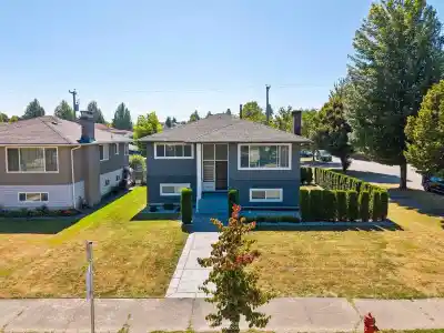 3006 E GEORGIA STREET, Vancouver BC V5K 2K7