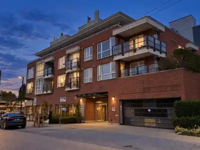 201 2008 BAYSWATER STREET, Vancouver BC V6K 4A8