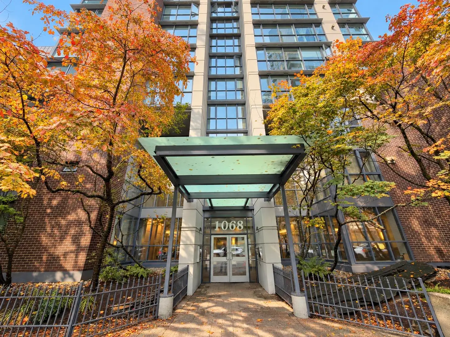 807 1068 HORNBY STREET, Vancouver BC V6Z 2Y7