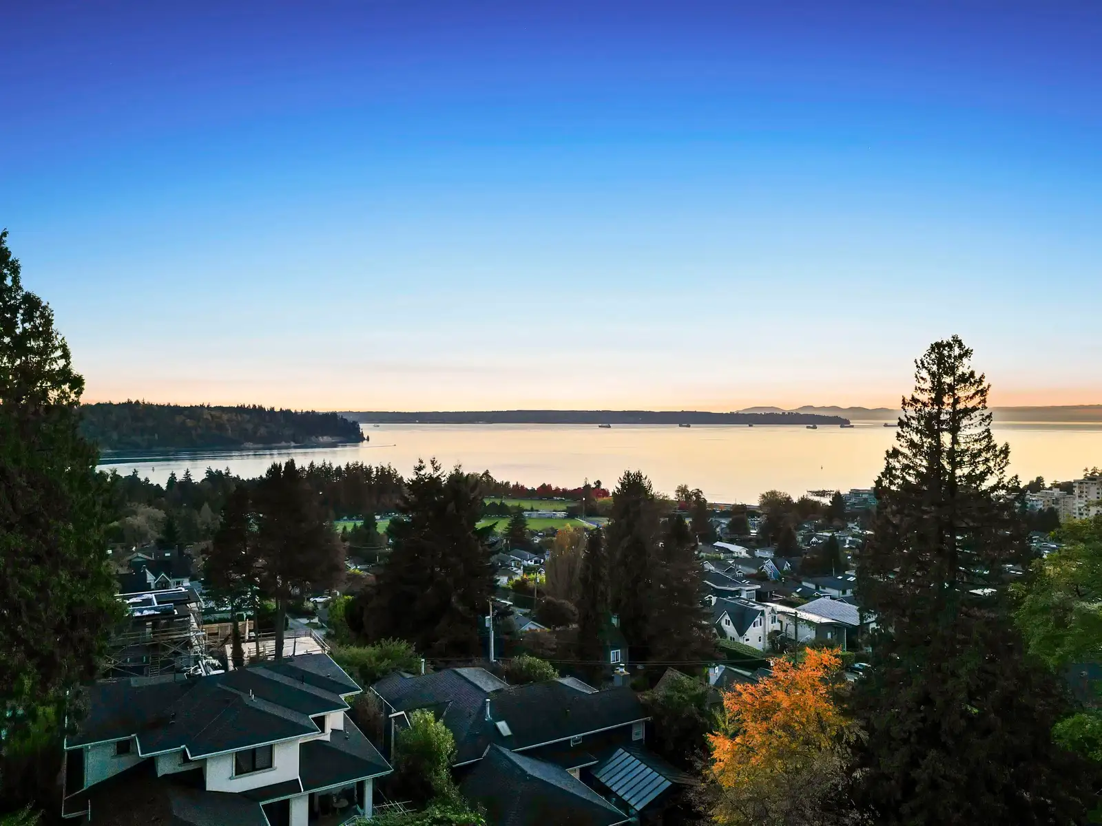 1066 FULTON AVENUE, West Vancouver BC V7T 1N2