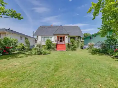 2087 E 26TH AVENUE, Vancouver BC V5N 2W3
