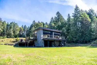 5582 HOOSON ROAD, Pender Island BC V0N 2M1