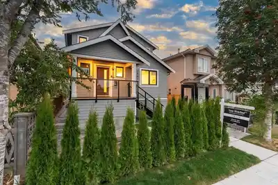 2881 E GEORGIA STREET, Vancouver BC V5K 2K3