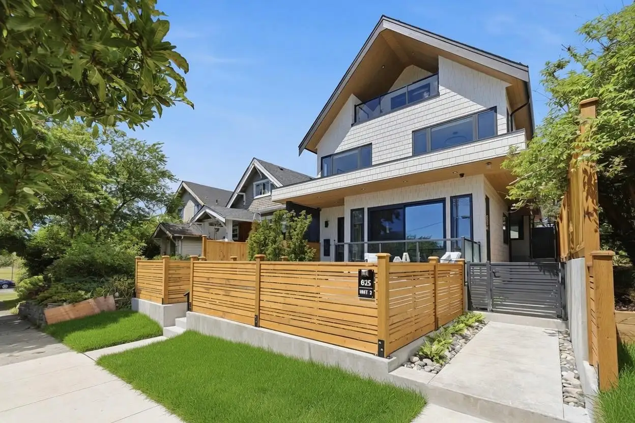 1 625 E 24TH AVENUE, Vancouver BC V5V 2A3