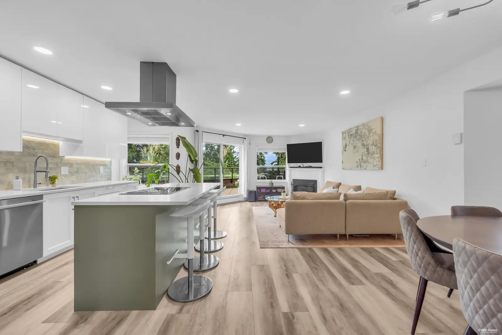 604 1500 OSTLER COURT, North Vancouver BC V7G 2S2