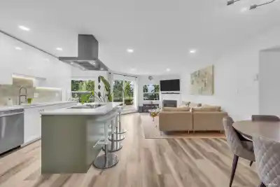 604 1500 OSTLER COURT, North Vancouver BC V7G 2S2