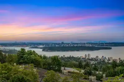 2456 CARR LANE, West Vancouver BC V7S 3H5