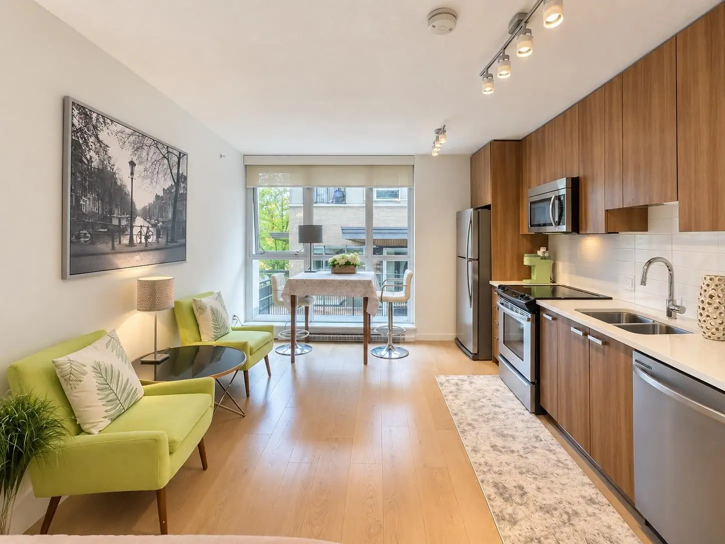 209 13325 102A AVENUE, Surrey BC V3T 0J5