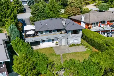 403 NEWDALE COURT, North Vancouver BC V7N 3H3