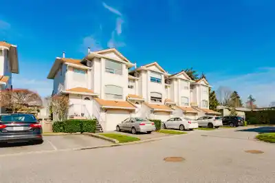 9 7140 132 STREET, Surrey BC V3W 1J5