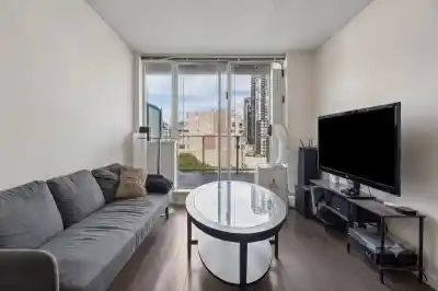 703 1325 ROLSTON STREET, Vancouver BC V6B 0M2