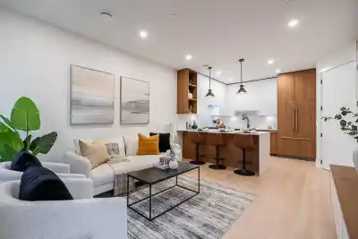 3 3638 NORMANDY DRIVE, Vancouver BC V5M 2G3