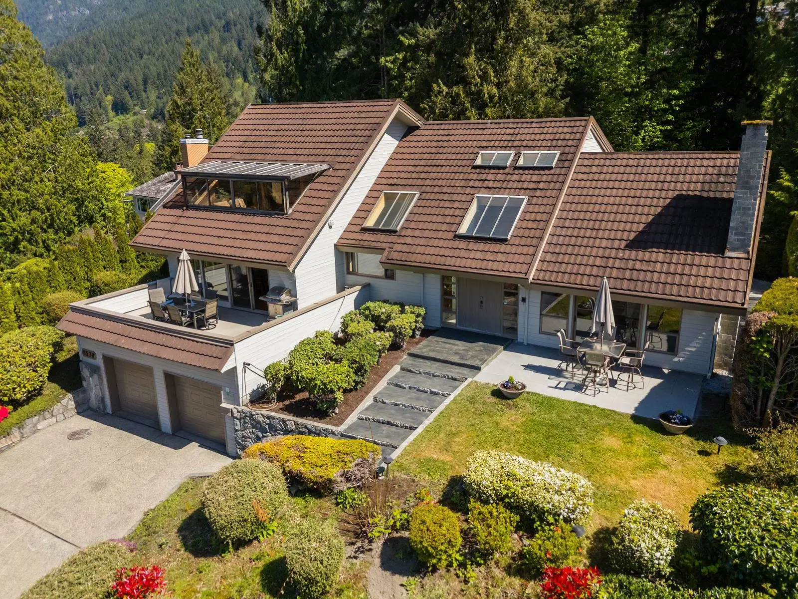 8570 ANSELL PLACE, West Vancouver BC V7W 2W3