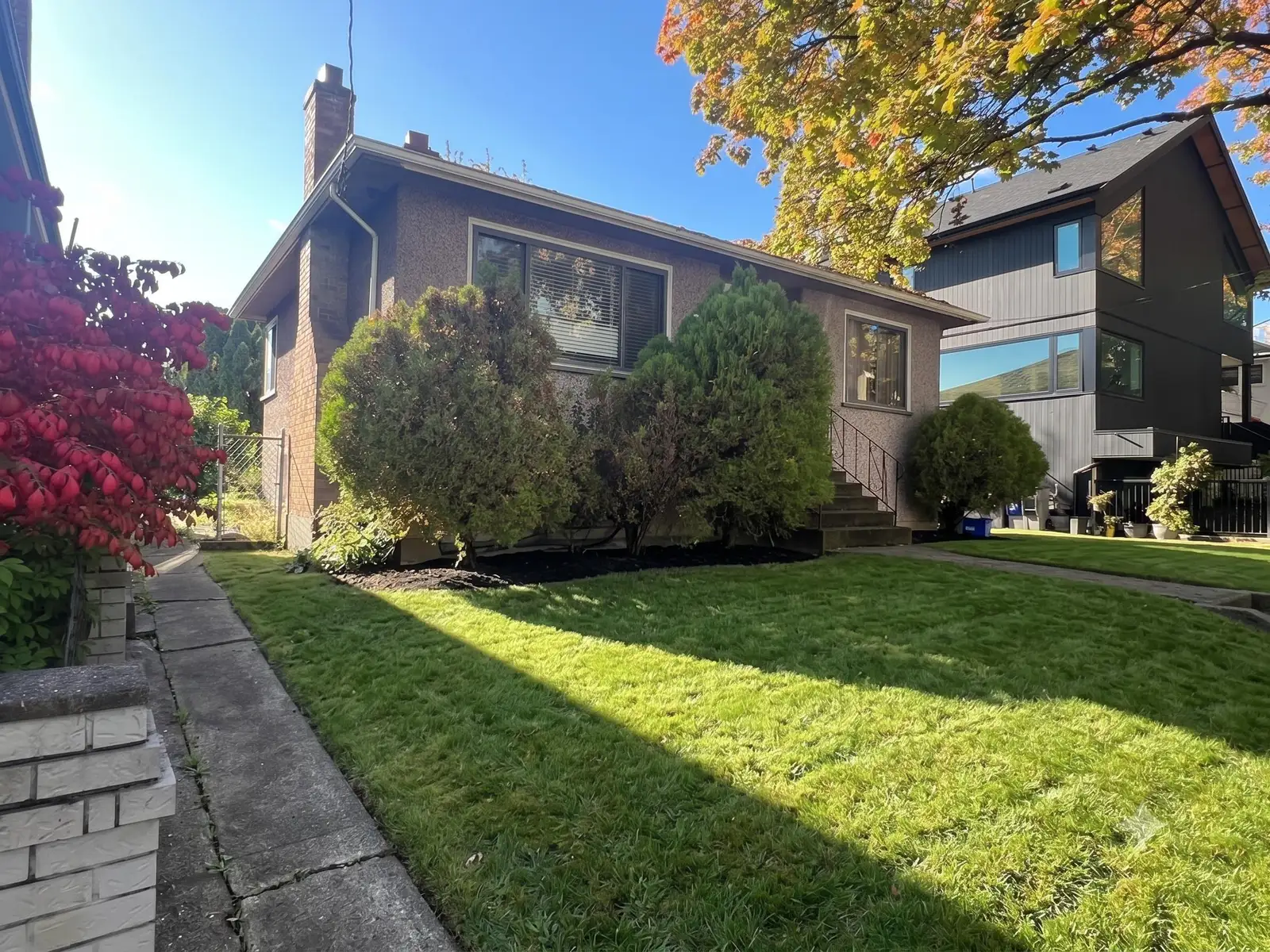 360 E 24TH AVENUE, Vancouver BC V5V 1Z9