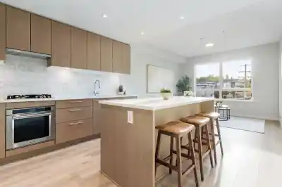 312 110 E 17TH STREET, North Vancouver BC V7L 2V5