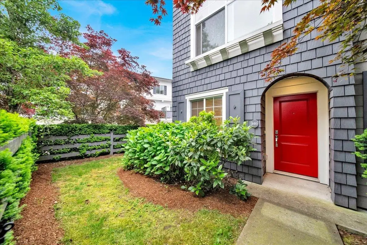105 15340 GUILDFORD DRIVE, Surrey BC V3R 0C9