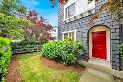 105 15340 GUILDFORD DRIVE, Surrey BC V3R 0C9