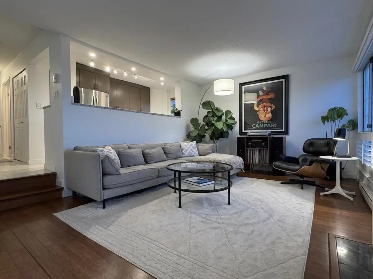 202 2440 HAYWOOD AVENUE, West Vancouver BC V7V 1Y1