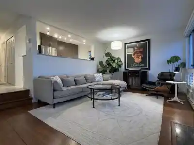 202 2440 HAYWOOD AVENUE, West Vancouver BC V7V 1Y1